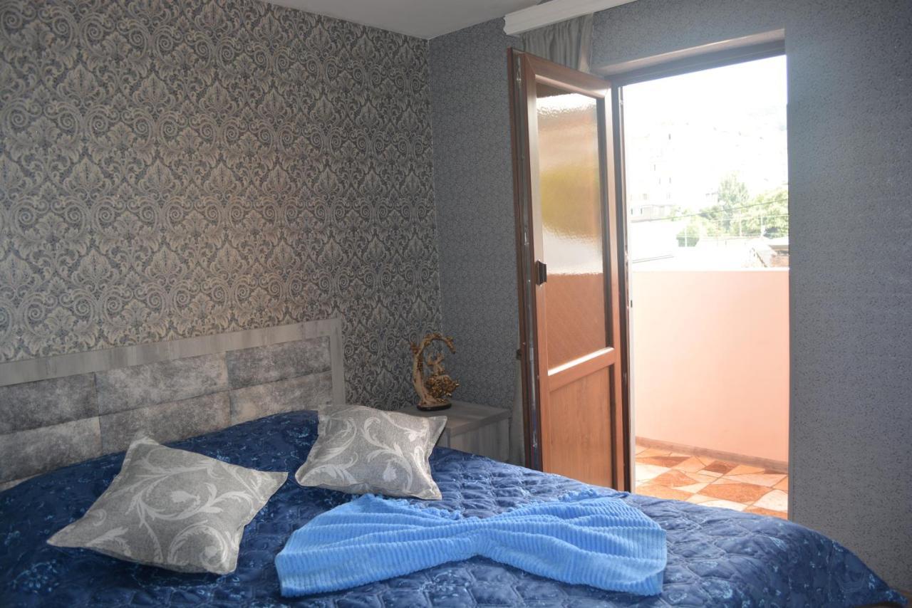 Golden Way Hotel Tbilisi ภายนอก รูปภาพ